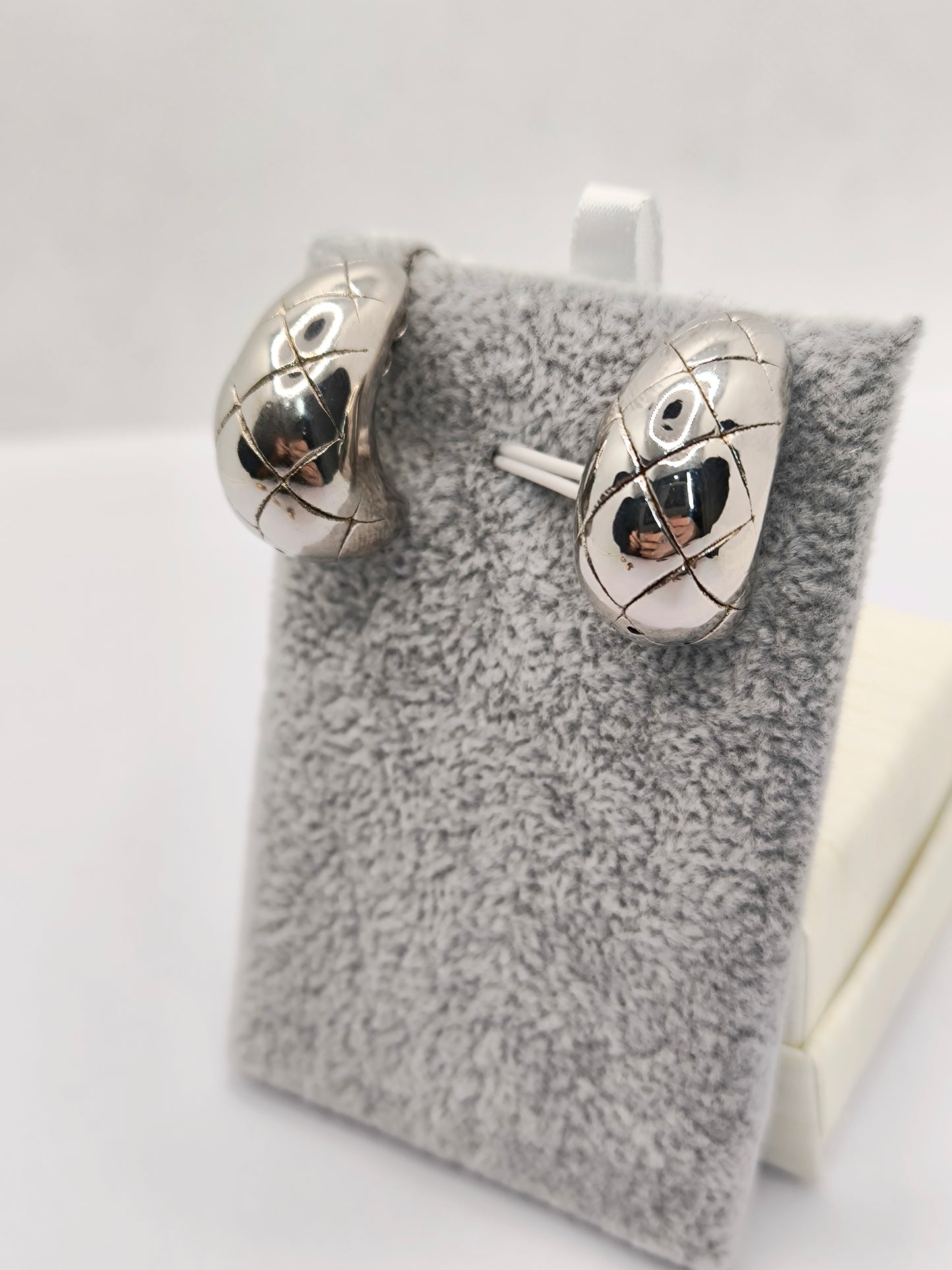 Orecchini a goccia rigato in argento 925