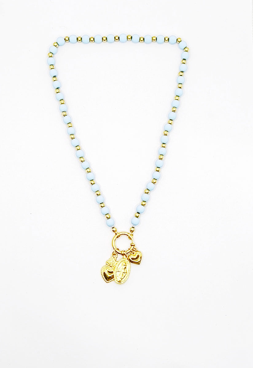Collana con perle colorate e ciondoli acciaio