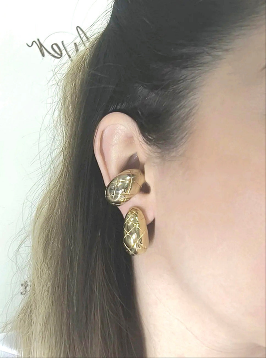 Orecchini a goccia rigato in argento 925