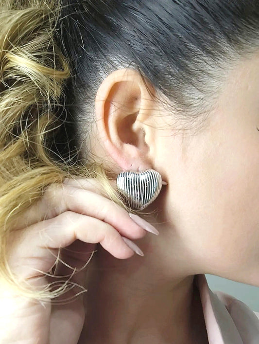 Orecchini a cuore rigato acciaio